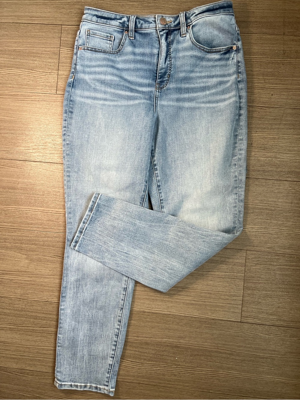 Buckle BKE Ellie HR Mom Jeans 29